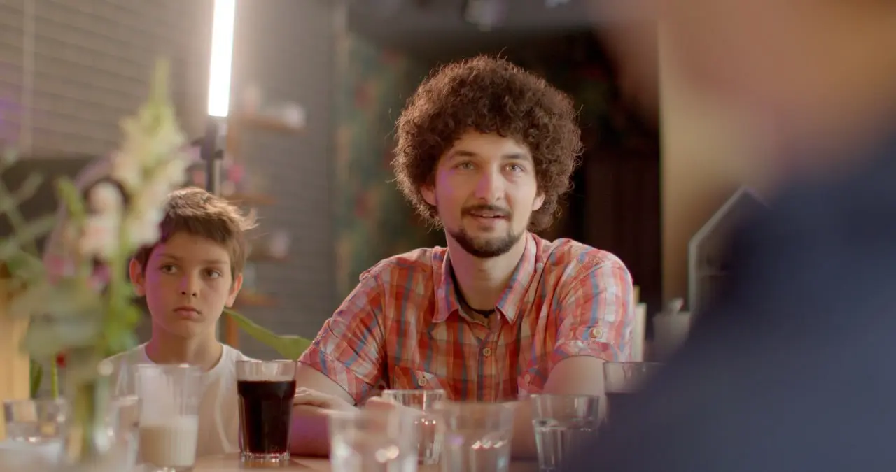 گوش دادن همدلانه (انعکاسی) و ویژگی‌های آن